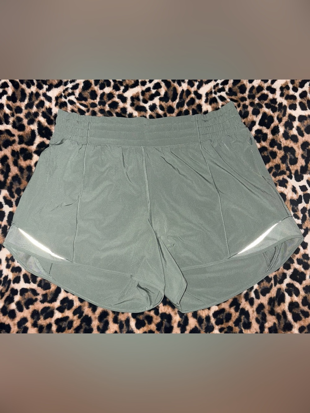Lululemon Hotty Hot High-Rise Lined 4” Women’s size 10 Spruce Athletic shorts